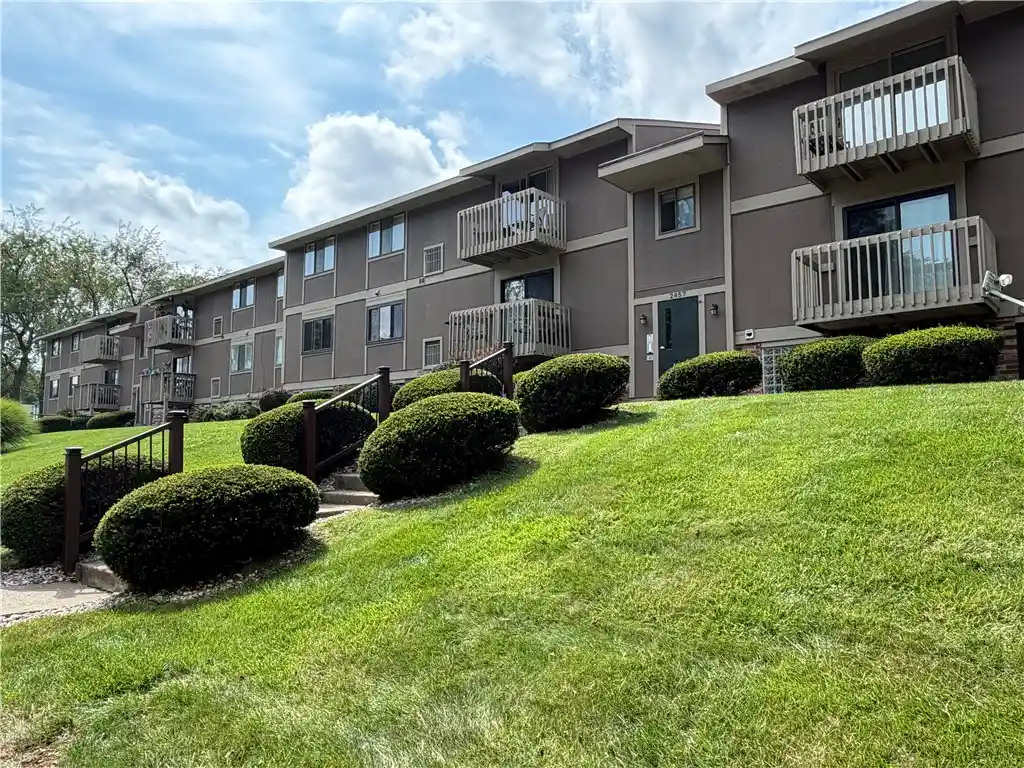 Listing Photo 1 - Condo for sale in 2457 Brk Ledge Rd located at 2457 Brk Ledge Rd, Bridgeville, PA 15017 - Unit #12A