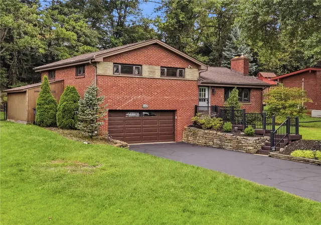 Photo 2 of Single family home for sale at 624 Fort Couch Rd, Upper St Clair, PA 15241 | MLS# 1774214 | Listing updated on 2026-10-16