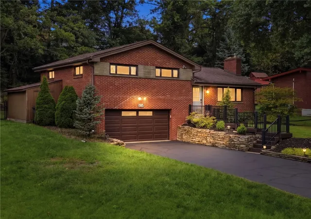 Photo 3 of Single family home for sale at 624 Fort Couch Rd, Upper St Clair, PA 15241 | MLS# 1774214 | Listing updated on 2026-10-16