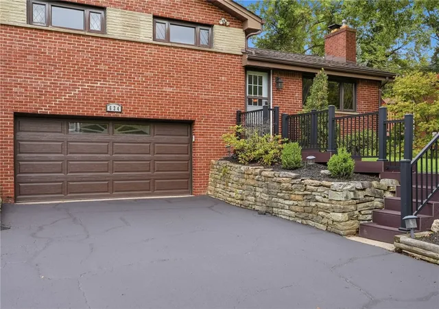 Photo 3 of Single family home for sale at 624 Fort Couch Rd, Upper St Clair, PA 15241 | MLS# 1774214 | Listing updated on 2026-10-16