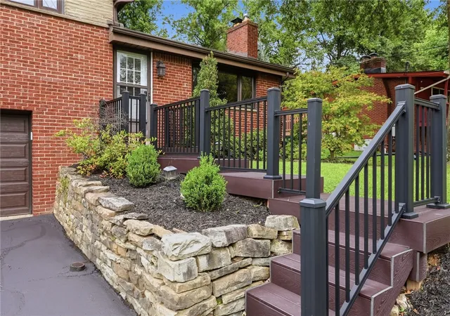 Photo 4 of Single family home for sale at 624 Fort Couch Rd, Upper St Clair, PA 15241 | MLS# 1774214 | Listing updated on 2026-10-16