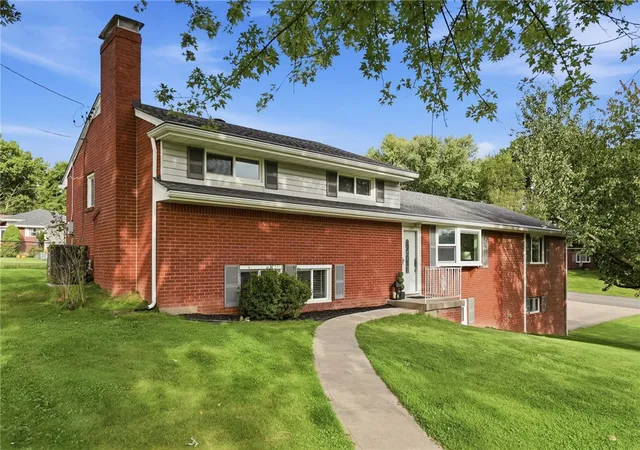 Photo 1 of Single family home for sale at 311 Mckinney Dr, Moon/crescent Twp, PA 15108 | MLS# 1774687 | Listing updated on 2026-10-19