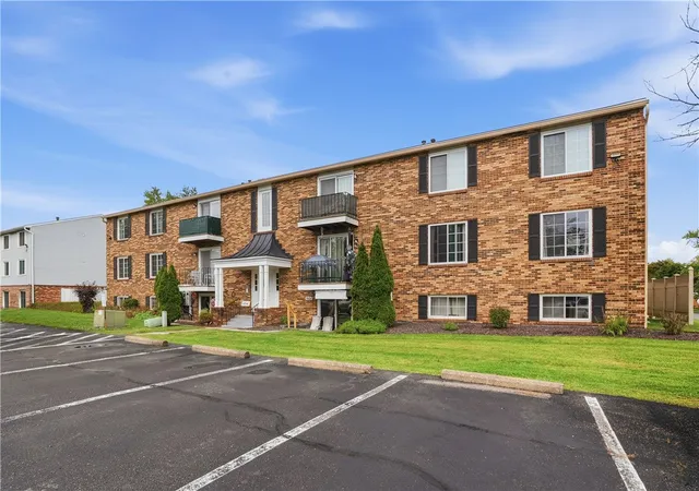 Photo 2 of Condo for sale at 1616 Jefferson Ridge Dr, Jefferson Hills, PA 15025 | MLS# 1774519 | Listing updated on 2026-10-21