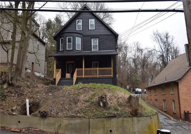 Photo 1 of Sale Pending at 910 Main St, Aliquippa, PA 15001 | MLS# 1774130 | Listing updated on 2026-10-20