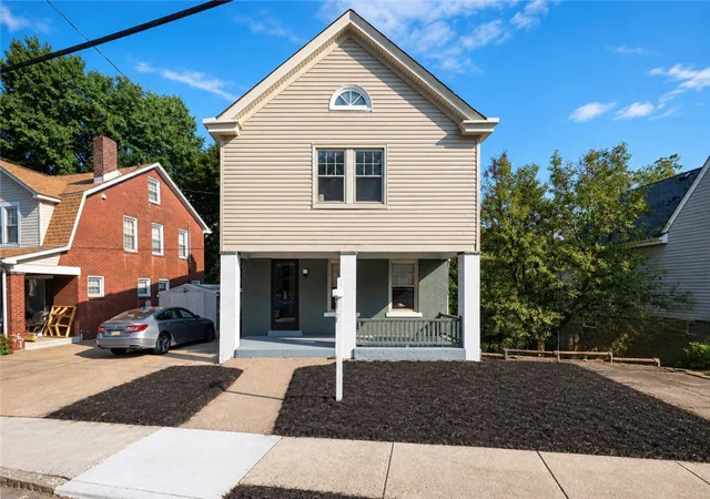 Photo 3 of Single family home for sale at 641 Center Ave, Avalon, PA 15202 | MLS# 1774855 | Listing updated on 2026-10-18