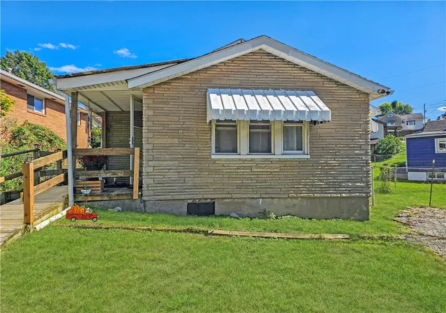 Photo 2 of Single family home for sale at 814 Beech St, City Of Washington, PA 15301 | MLS# 1774691 | Listing updated on 2026-10-22