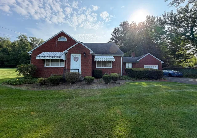 Photo 1 of Single family home for sale at 1439 Maple Dr, Hermitage, PA 16148 | MLS# 1774908 | Listing updated on 2026-10-21