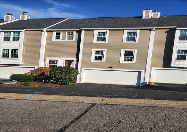 Photo 1 of Condo for sale at 2635 Hunters Point Dr, Franklin Park, PA 15090 | MLS# 1774918 | Listing updated on 2026-10-16