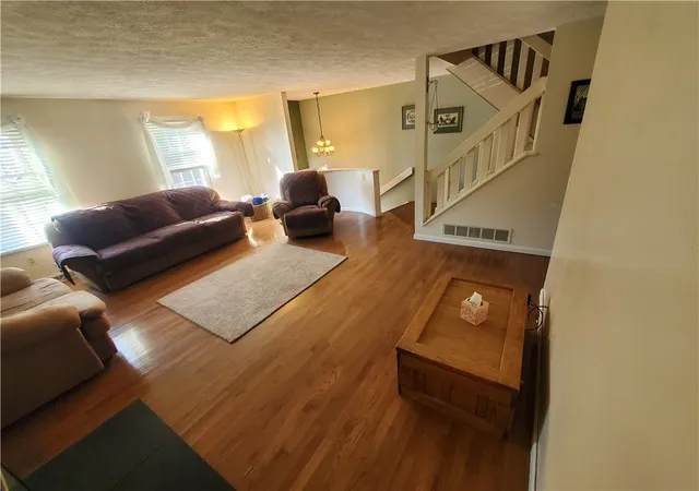 Photo 3 of Condo for sale at 2635 Hunters Point Dr, Franklin Park, PA 15090 | MLS# 1774918 | Listing updated on 2026-10-16
