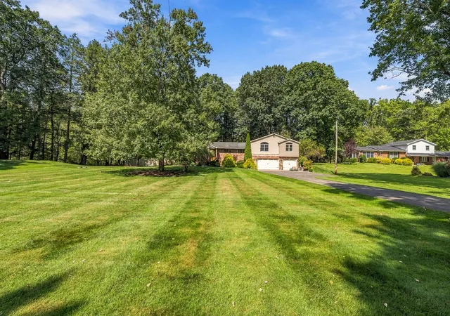 Photo 2 of Single family home for sale at 46 Country Clb Rd, Pine Twp, PA 16127 | MLS# 1774986 | Listing updated on 2026-10-19