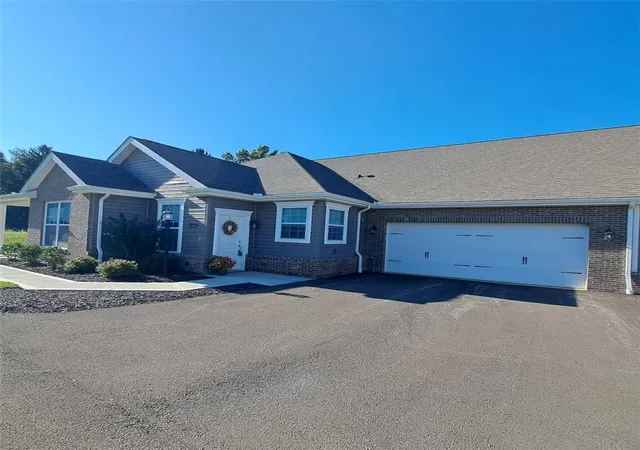 Photo 2 of Condo for sale at 124 Independence Dr, Jefferson Twp, PA 16023 | MLS# 1774932 | Listing updated on 2026-10-14