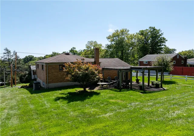 Photo 3 of Single family home for sale at 1547 Berryman Ave, South Park, PA 15129 | MLS# 1774553 | Listing updated on 2026-10-15
