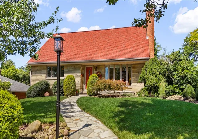 Photo 2 of Single family home for sale at 1050 Larchdale Dr, Mt Lebanon, PA 15243 | MLS# 1774818 | Listing updated on 2026-10-16