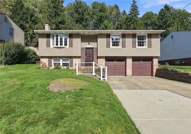 Photo 1 of Single family home for sale at 711 Pine Valley Dr, Plum Boro, PA 15239 | MLS# 1775044 | Listing updated on 2026-10-20