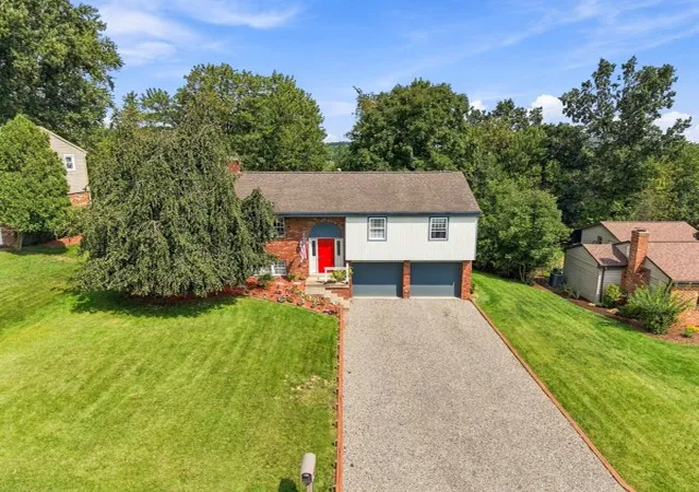 Photo 2 of Single family home for sale at 4914 Wickloe Dr, Hampton, PA 15044 | MLS# 1775048 | Listing updated on 2026-10-19
