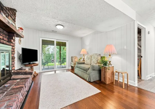 Photo 3 of Single family home for sale at 4914 Wickloe Dr, Hampton, PA 15044 | MLS# 1775048 | Listing updated on 2026-10-19