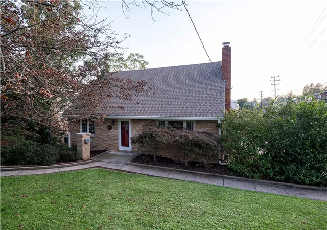 Photo 2 of Single family home for sale at 990 El Rancho Dr, Green Tree, PA 15220 | MLS# 1775104 | Listing updated on 2026-10-17