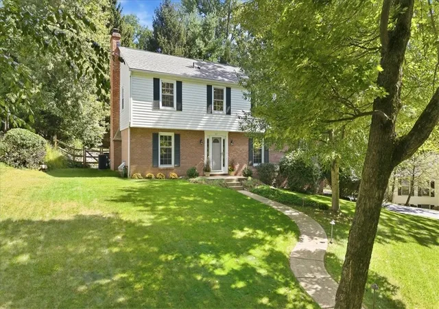 Photo 3 of Sale Pending at 811 Olive St, Mc Candless, PA 15237 | MLS# 1775136 | Listing updated on 2026-10-16