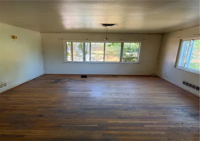 Photo 3 of Single family home for sale at 7012 Penn Ave, Point Breeze, PA 15208 | MLS# 1775145 | Listing updated on 2026-10-16