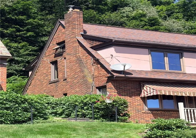 Photo 2 of Single family home for sale at 218 W Fulton St, City Of But Nw, PA 16001 | MLS# 1775153 | Listing updated on 2026-10-21