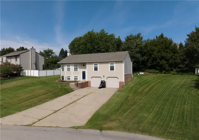 Photo 3 of Sale Pending at 406 S Point Ct, South Fayette, PA 15057 | MLS# 1775172 | Listing updated on 2026-10-12