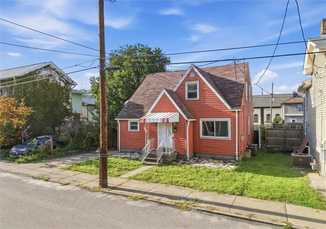 Photo 2 of Single family home for sale at 119 E 1st Avenue, Tarentum, PA 15084 | MLS# 1775200 | Listing updated on 2026-10-16