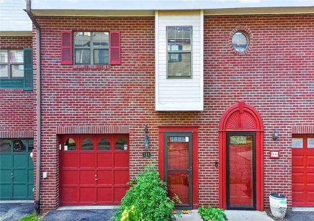 Photo 2 of Townhouse for sale at 104 Longfellow Ct, Swissvale, PA 15218 | MLS# 1774751 | Listing updated on 2026-10-15
