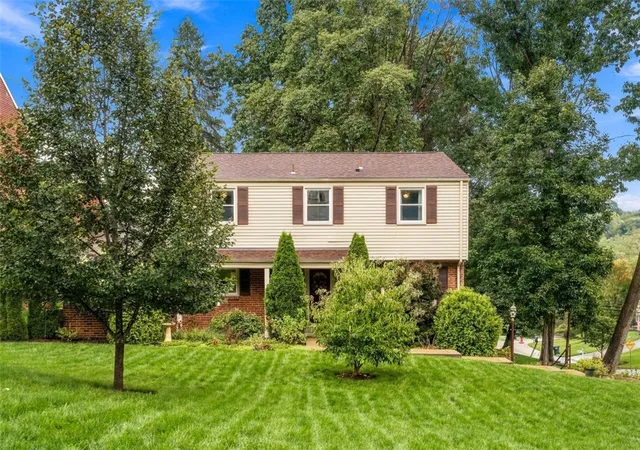 Photo 1 of Single family home for sale at 550 Clair Dr, Upper St Clair, PA 15241 | MLS# 1774763 | Listing updated on 2026-10-21