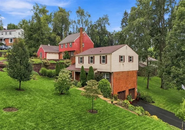 Photo 2 of Single family home for sale at 550 Clair Dr, Upper St Clair, PA 15241 | MLS# 1774763 | Listing updated on 2026-10-21