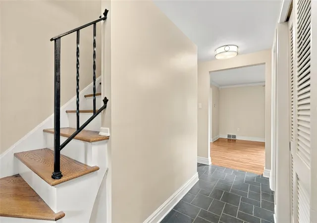 Photo 3 of Single family home for sale at 550 Clair Dr, Upper St Clair, PA 15241 | MLS# 1774763 | Listing updated on 2026-10-21