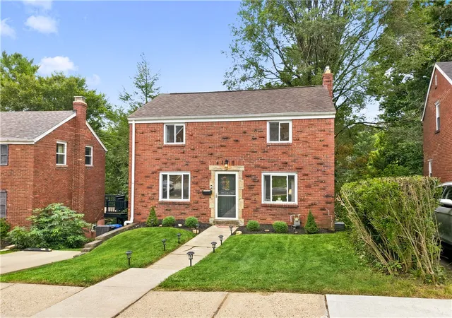 Photo 1 of Single family home for sale at 3949 Meadowbrook Blvd, Brentwood, PA 15227 | MLS# 1775111 | Listing updated on 2026-10-15