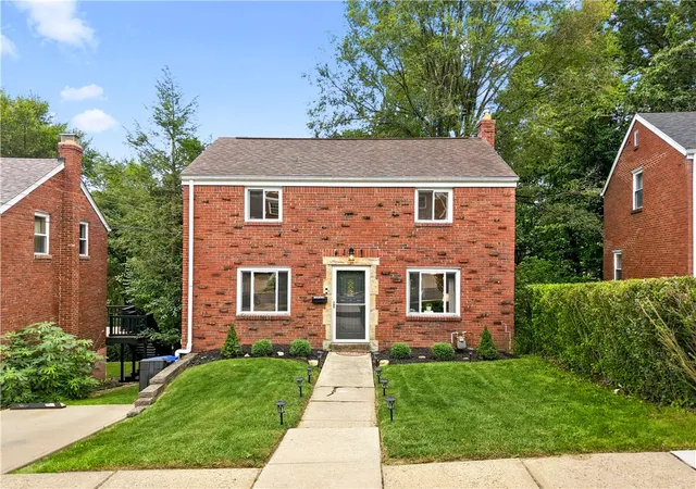 Photo 2 of Single family home for sale at 3949 Meadowbrook Blvd, Brentwood, PA 15227 | MLS# 1775111 | Listing updated on 2026-10-15