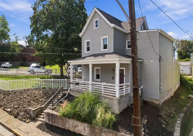 Photo 2 of Single family home for sale at 421 N Ohio St, Avalon, PA 15202 | MLS# 1774995 | Listing updated on 2026-10-19