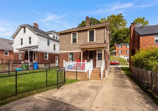 Photo 3 of Single family home for sale at 908 Baldwin St, Castle Shannon, PA 15234 | MLS# 1774656 | Listing updated on 2026-10-19