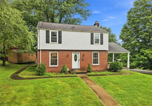 Photo 2 of Single family home for sale at 699 Glenrock Dr, Bethel Park, PA 15102 | MLS# 1773353 | Listing updated on 2026-10-14