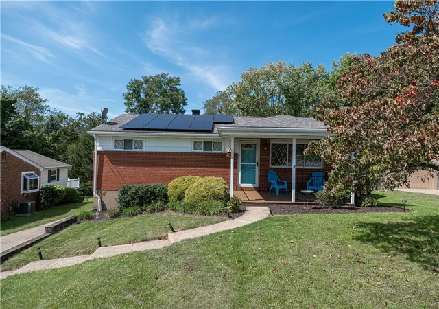 Photo 2 of Single family home for sale at 286 Southward Dr, Moon/crescent Twp, PA 15108 | MLS# 1775248 | Listing updated on 2026-10-20
