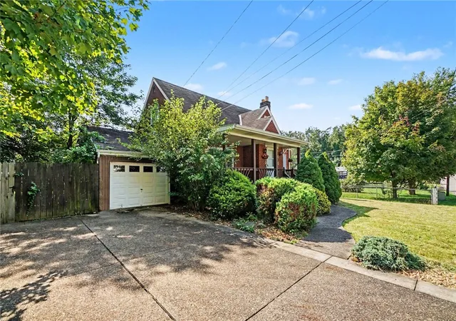 Photo 2 of Single family home for sale at 1009 2nd Street, Jefferson Hills, PA 15025 | MLS# 1775271 | Listing updated on 2026-10-20
