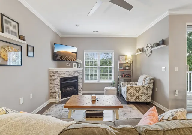 Listing Photo 3 - Condo for sale in building located at 1124 Prescott Pl, Sewickley, PA 15143