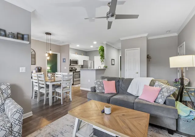 Listing Photo 5 - Condo for sale in building located at 1124 Prescott Pl, Sewickley, PA 15143