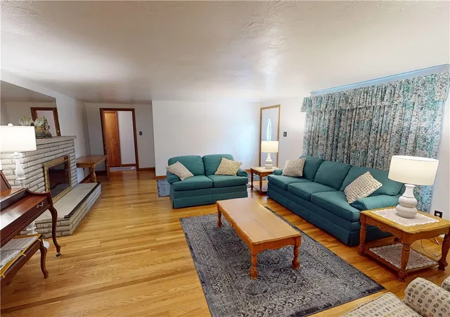 Photo 3 of Single family home for sale at 220 Decatur Dr, Twp Of But Sw, PA 16002 | MLS# 1775395 | Listing updated on 2026-10-19