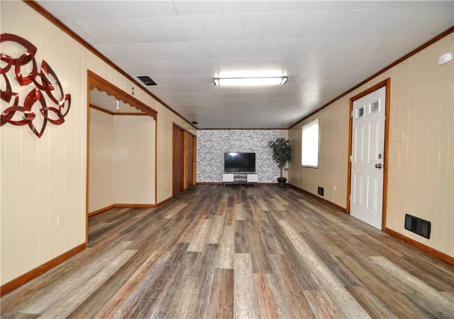 Photo 2 of Single family home for sale at 432 Oregon Ave, Glassport, PA 15045 | MLS# 1775425 | Listing updated on 2026-10-19