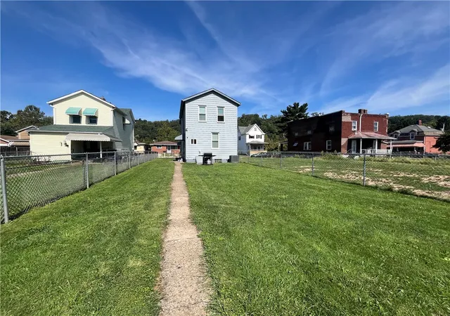 Photo 2 of Single family home for sale at 309 Pine St, Mc Keesport, PA 15132 | MLS# 1775492 | Listing updated on 2026-10-21