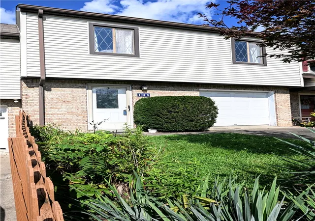 Photo 2 of Single family home for sale at 105 Williamsburg Dr, Elizabeth Twp/boro, PA 15037 | MLS# 1775480 | Listing updated on 2026-10-16