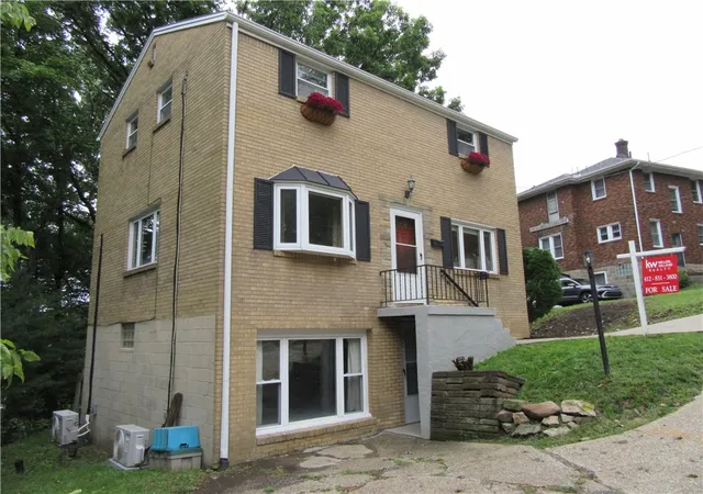 Photo 2 of Single family home for sale at 200 Koegler Ave, Brentwood, PA 15227 | MLS# 1775552 | Listing updated on 2026-10-16