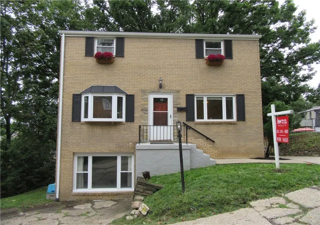 Photo 3 of Single family home for sale at 200 Koegler Ave, Brentwood, PA 15227 | MLS# 1775552 | Listing updated on 2026-10-16