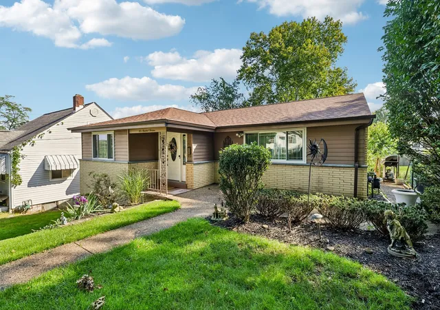 Photo 3 of Single family home for sale at 913 5th Street, Verona, PA 15147 | MLS# 1775629 | Listing updated on 2026-10-21