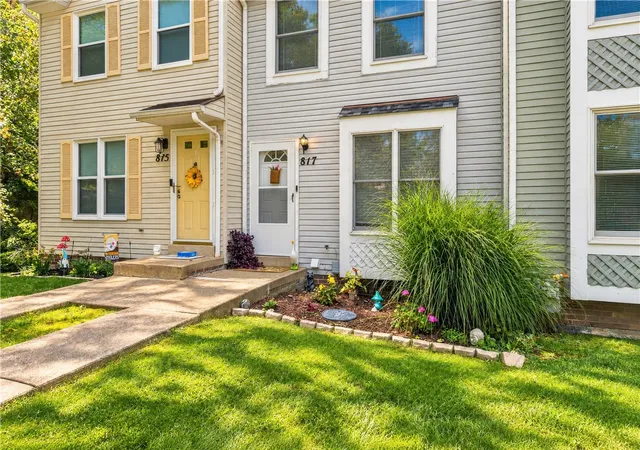 Photo 3 of Townhouse for sale at 817 Elm Ct, Oakdale, PA 15071 | MLS# 1775525 | Listing updated on 2026-10-20