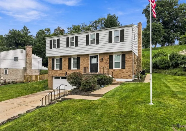 Photo 3 of Single family home for sale at 1260 Delfield, Bethel Park, PA 15102 | MLS# 1775661 | Listing updated on 2026-10-20