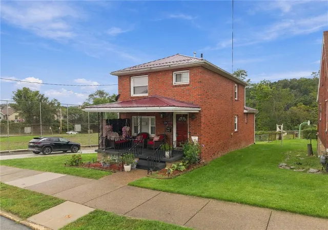 Photo 2 of Single family home for sale at 804 Highland Ave, Pitcairn, PA 15140 | MLS# 1775665 | Listing updated on 2026-10-20