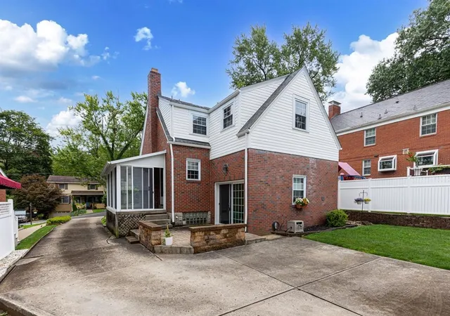 Photo 3 of Single family home for sale at 76 Kingston Ave, Crafton, PA 15205 | MLS# 1775684 | Listing updated on 2026-10-17